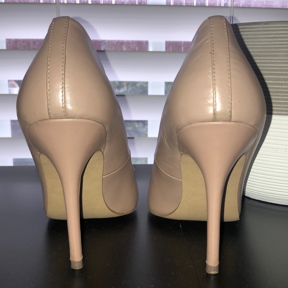 Pointed toe heels - Picture 3 of 4